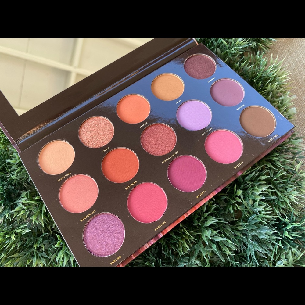Eye Shadow palette Hip Dot